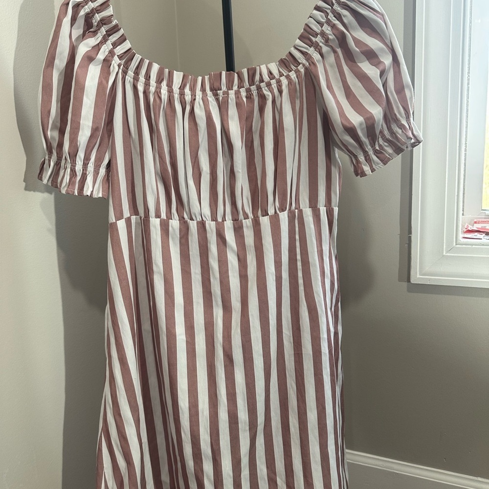 PrettyLittleThing Mauve and White Striped Button-Front Dress Kentucky Derby - Picture 7 of 12
